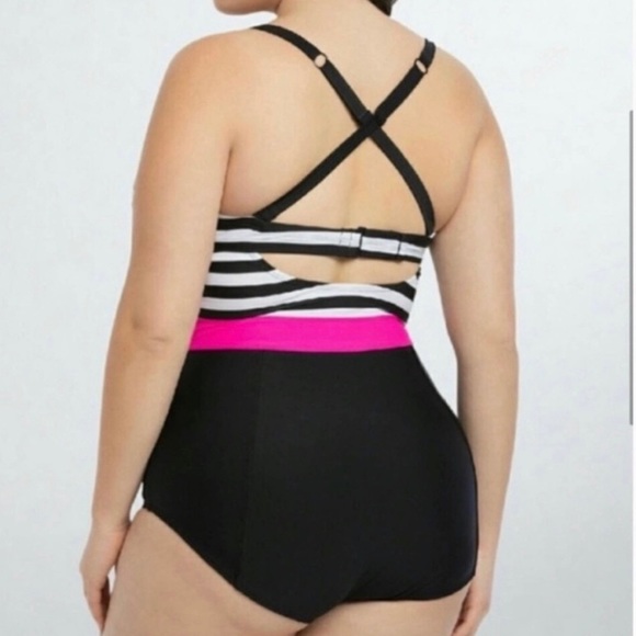 Bathing suit so cute but boobs are too big fit for a DDD or E - Picture 1 of 5